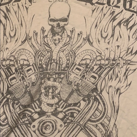 Worn out tee - Picture 3 of 4